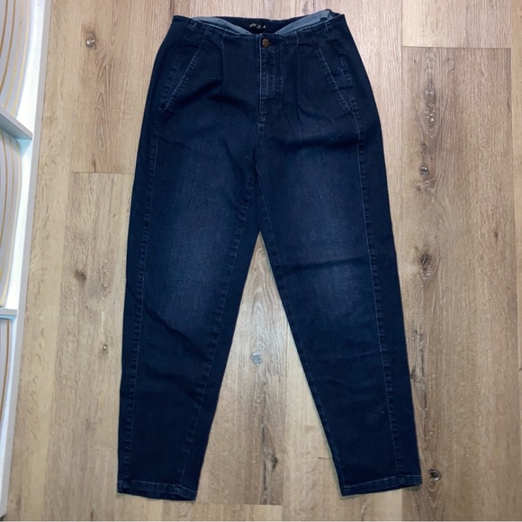 Eileen Fisher Women’s Cotton Tapered and Pleated Denim Jeans | Ankle | Size 6 - Picture 2 of 15